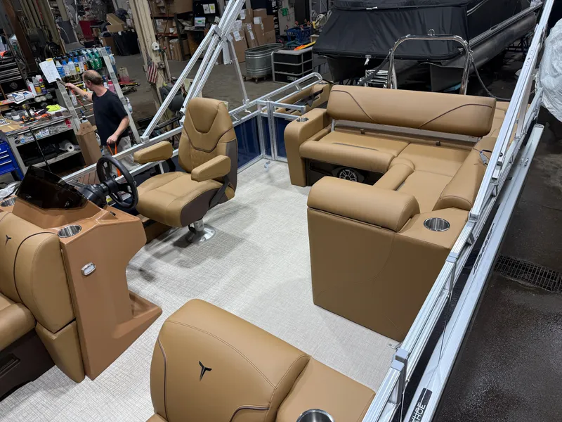 Slide: The Image of Tahoe Sport 2180 Swingback (VRB) & Honda 4-Stroke EFI 2026 - 3