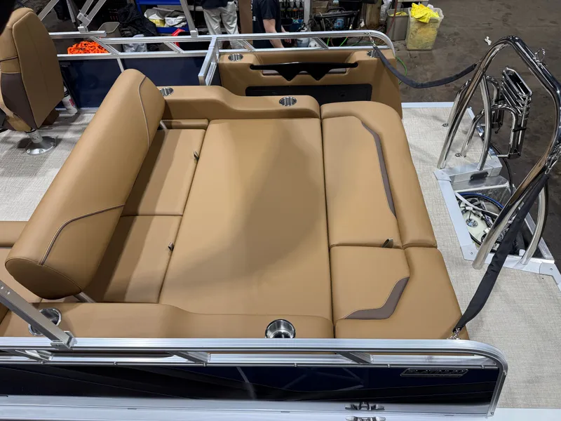 Slide: The Image of Tahoe Sport 2180 Swingback (VRB) & Honda 4-Stroke EFI 2026 - 4