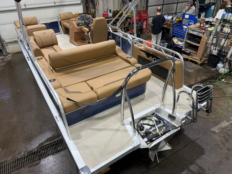 Slide: The Image of Tahoe Sport 2180 Swingback (VRB) & Honda 4-Stroke EFI 2026 - 44