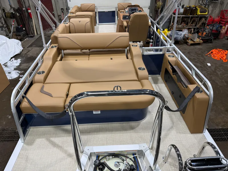 Slide: The Image of Tahoe Sport 2180 Swingback (VRB) & Honda 4-Stroke EFI 2026 - 5