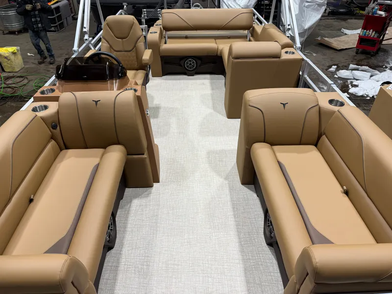 Slide: The Image of Tahoe Sport 2180 Swingback (VRB) & Honda 4-Stroke EFI 2026 - 6