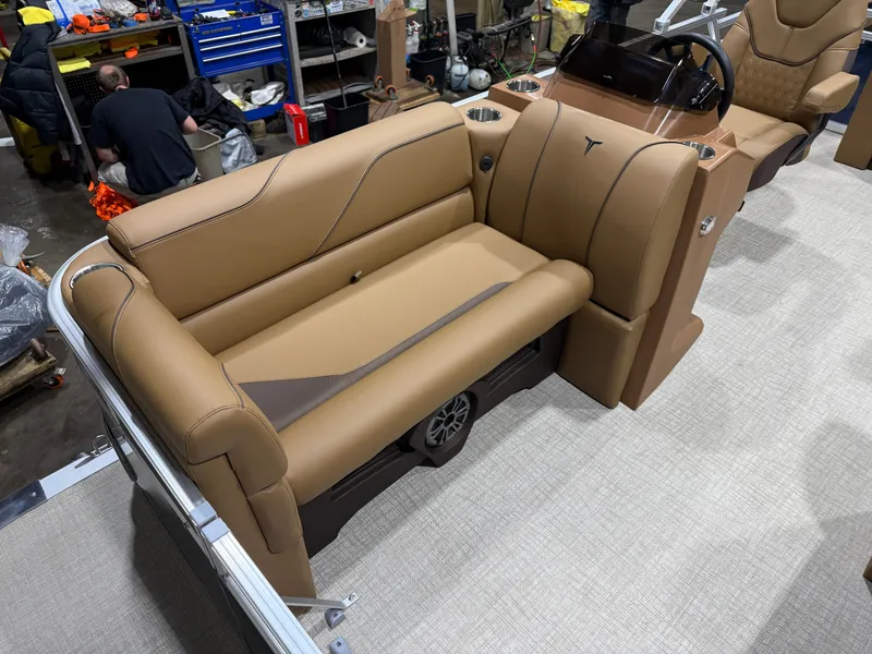 Slide: The Image of Tahoe Sport 2180 Swingback (VRB) & Honda 4-Stroke EFI 2026 - 7