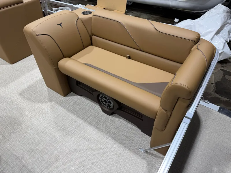 Slide: The Image of Tahoe Sport 2180 Swingback (VRB) & Honda 4-Stroke EFI 2026 - 8