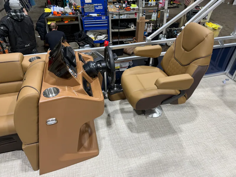 Slide: The Image of Tahoe Sport 2180 Swingback (VRB) & Honda 4-Stroke EFI 2026 - 9