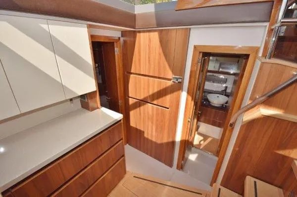 Slide: The Image of Sealine F45 F49 2013 - 9