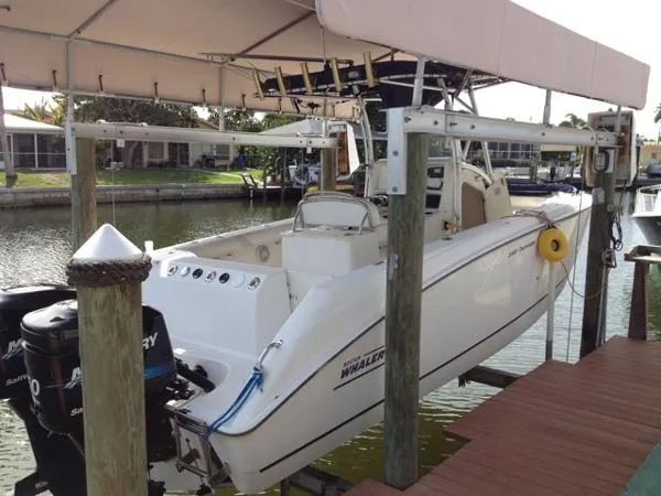 Slide: The Image of Boston Whaler 240 Center Console S/F 2004 - 2