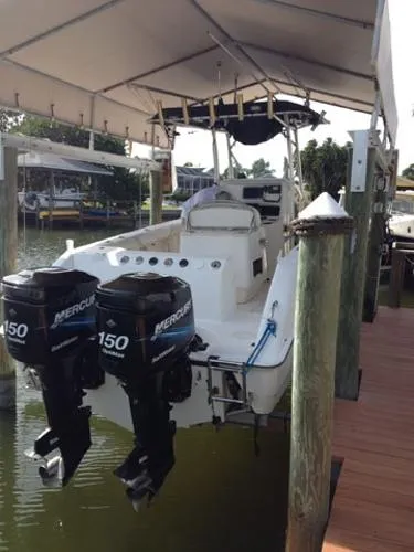 Slide: The Image of Boston Whaler 240 Center Console S/F 2004 - 3