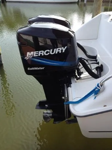 Slide: The Image of Boston Whaler 240 Center Console S/F 2004 - 4
