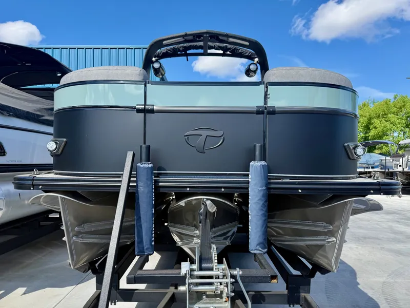 Slide: The Image of Tahoe Waketoon 23 FT w/ 6.2L Mercury 2024 - 3