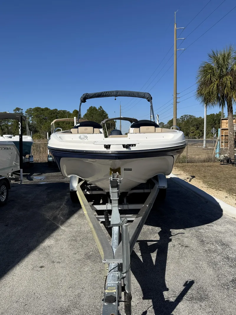 Slide: The Image of Hurricane Sundeck Sport 218 OB 2022 - 25