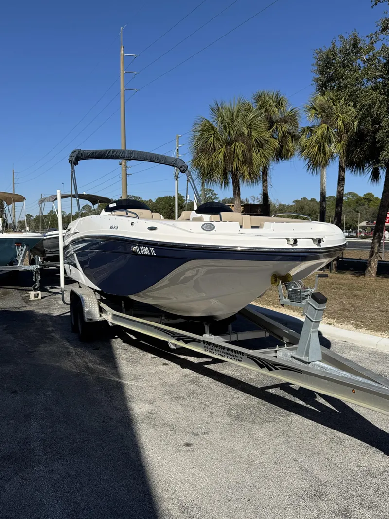 Slide: The Image of Hurricane Sundeck Sport 218 OB 2022 - 26