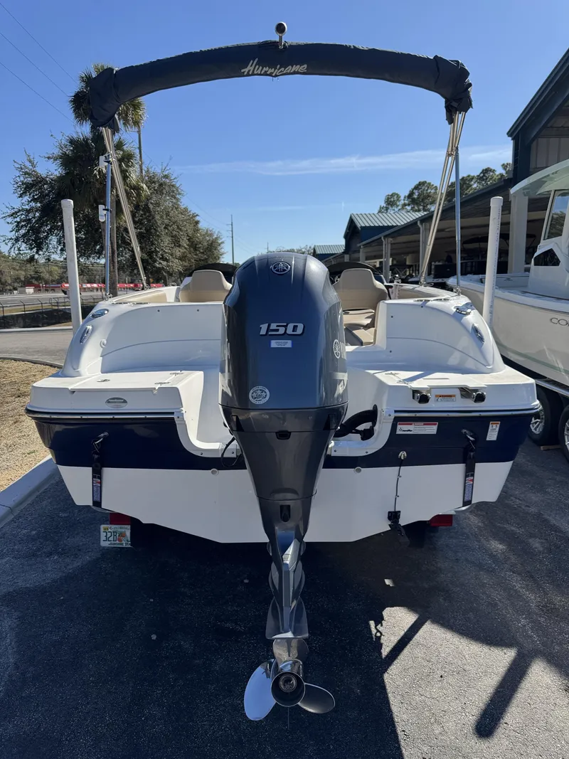 Slide: The Image of Hurricane Sundeck Sport 218 OB 2022 - 30