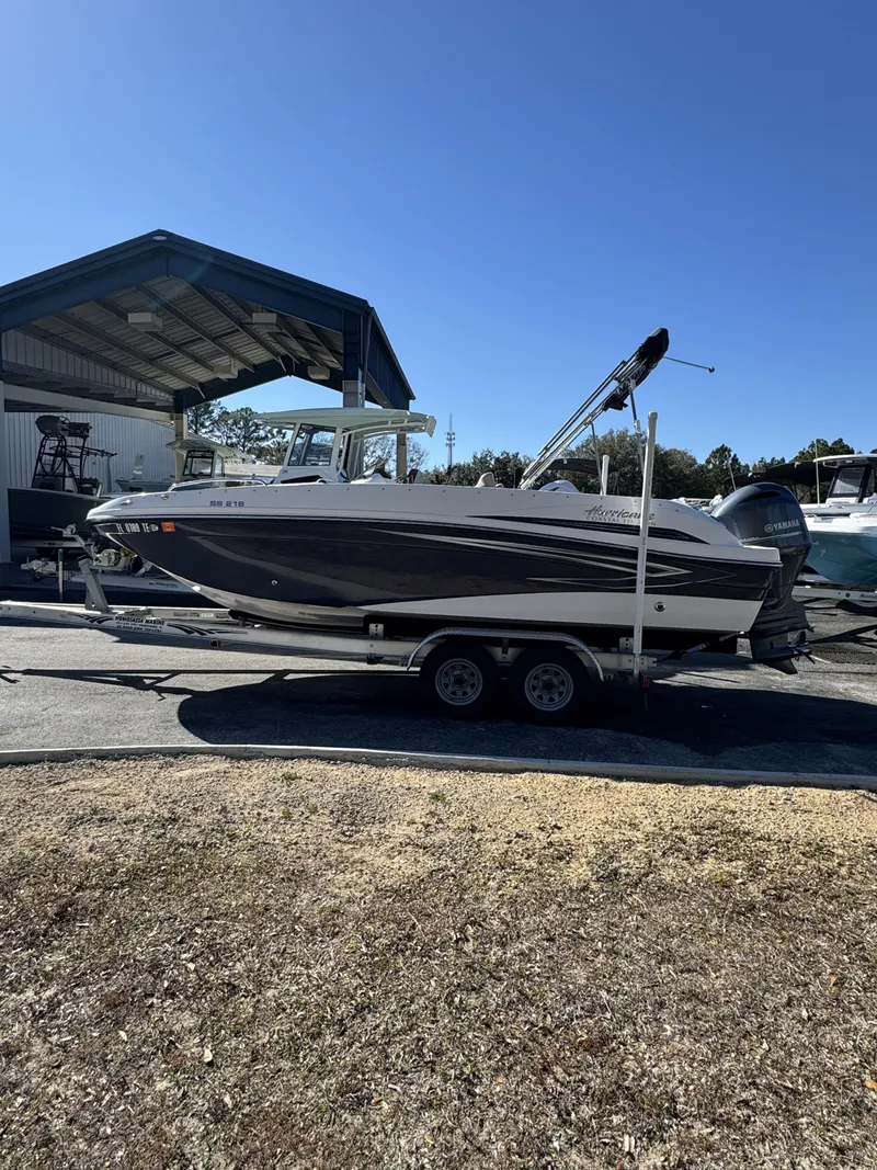 Slide: The Image of Hurricane Sundeck Sport 218 OB 2022 - 31