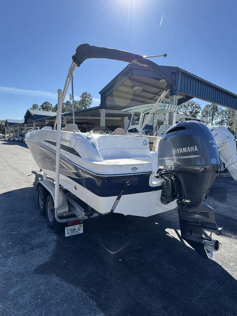 Slide: The Image of Hurricane Sundeck Sport 218 OB 2022 - 4