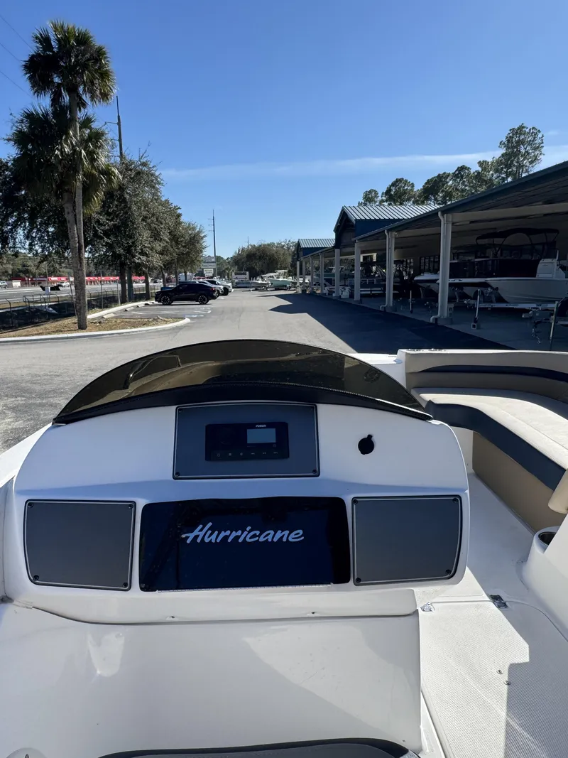 Slide: The Image of Hurricane Sundeck Sport 218 OB 2022 - 45