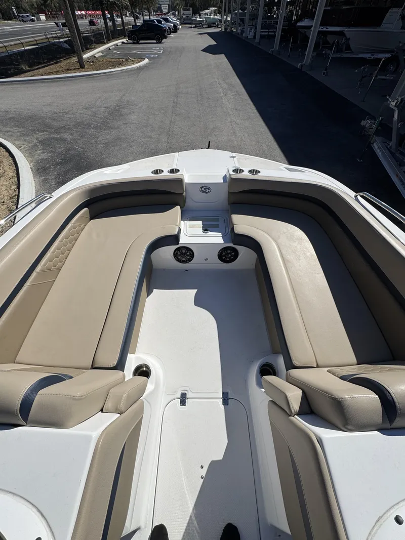 Slide: The Image of Hurricane Sundeck Sport 218 OB 2022 - 5