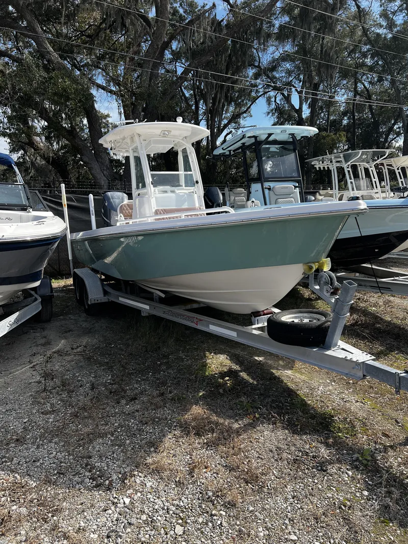 The Image of Everglades 243 Center Console 2013 - 1