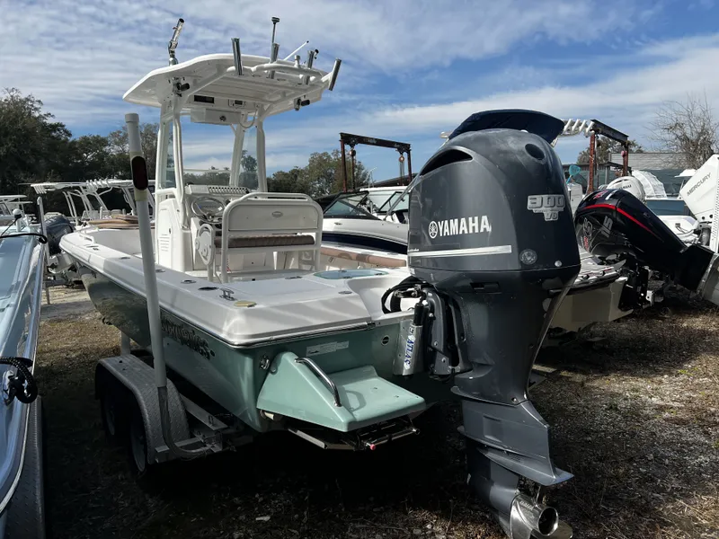 Slide: The Image of Everglades 243 Center Console 2013 - 12