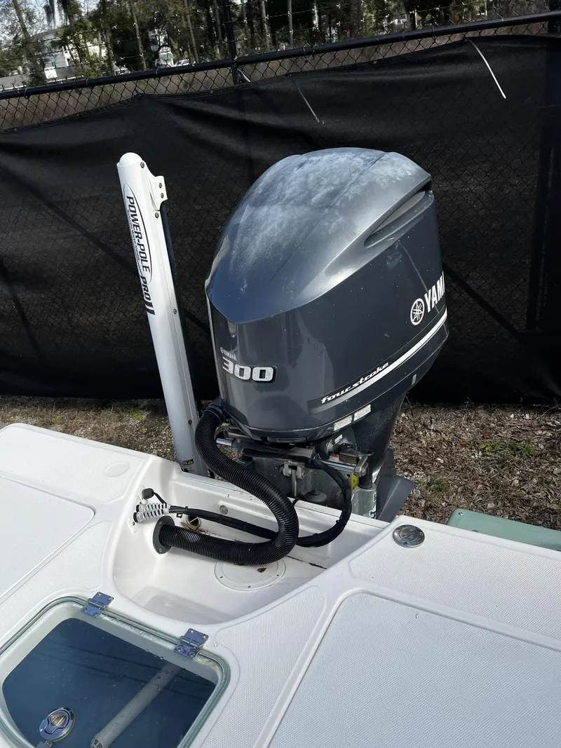 Slide: The Image of Everglades 243 Center Console 2013 - 5