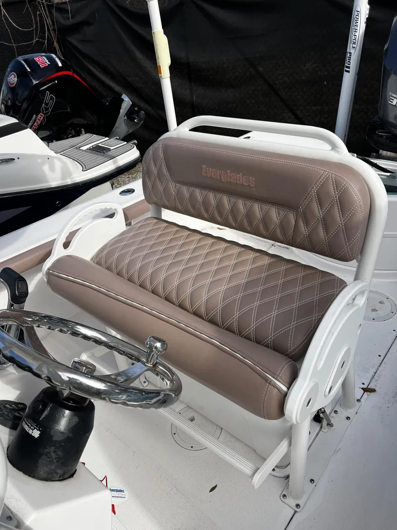 Slide: The Image of Everglades 243 Center Console 2013 - 8