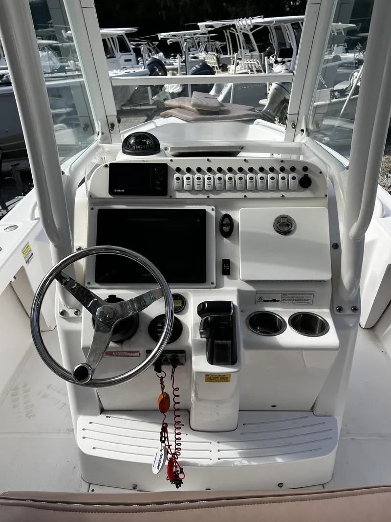 Slide: The Image of Everglades 243 Center Console 2013 - 9