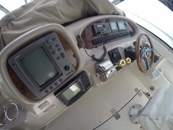 Slide: The Image of Sea Ray 410 Express Cruiser 2000 - 4