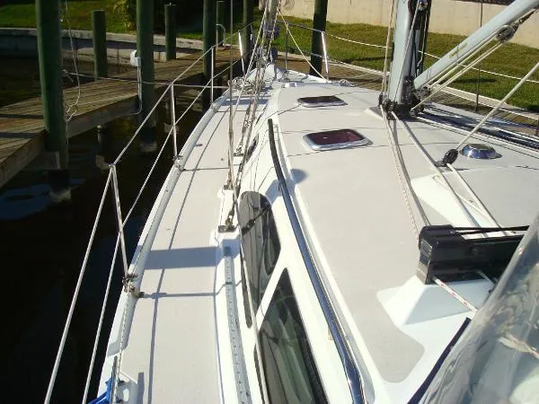 Slide: The Image of Catalina 387 Wing Keel 2009 - 7