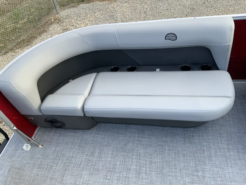 Slide: The Image of Sun Tracker Party Barge 16 DLX 2026 - 29