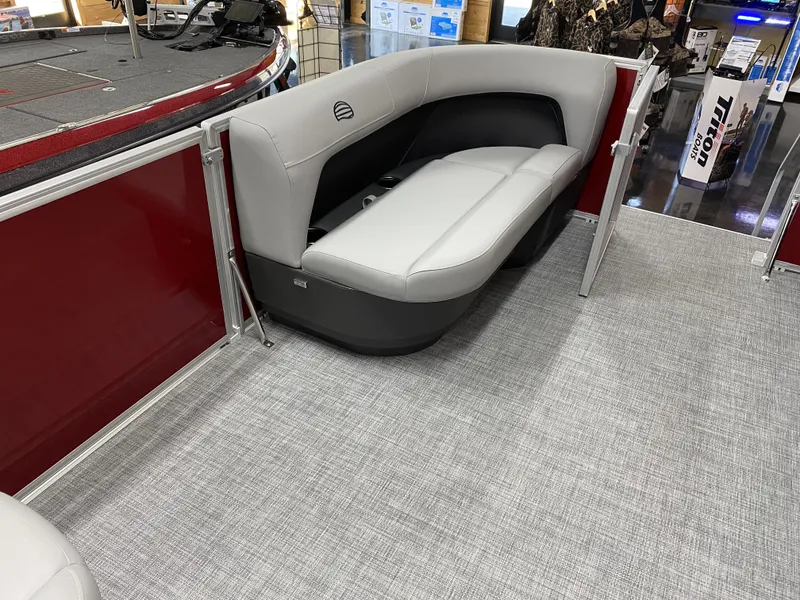 Slide: The Image of Sun Tracker Party Barge 16 DLX 2026 - 33