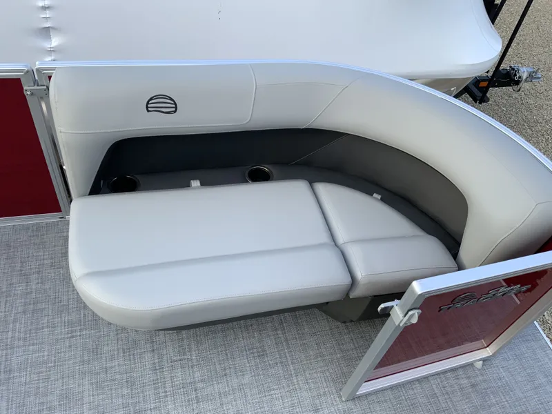 Slide: The Image of Sun Tracker Party Barge 16 DLX 2026 - 6