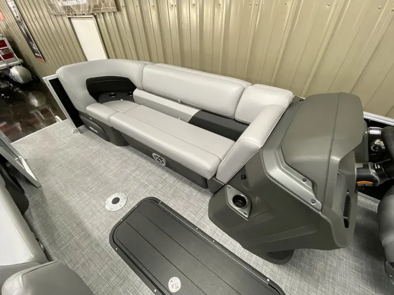 Slide: The Image of Sun Tracker Party Barge 22 RF XP3 2026 - 13