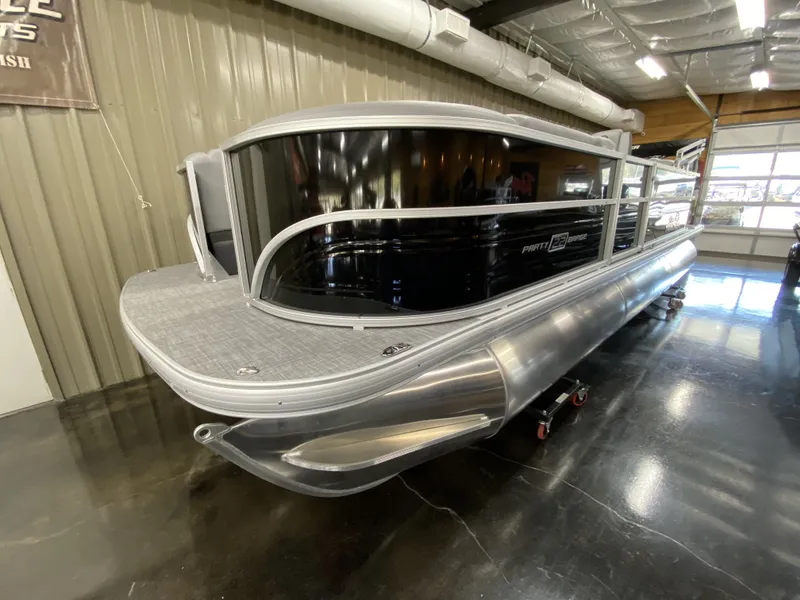 Slide: The Image of Sun Tracker Party Barge 22 RF XP3 2026 - 16