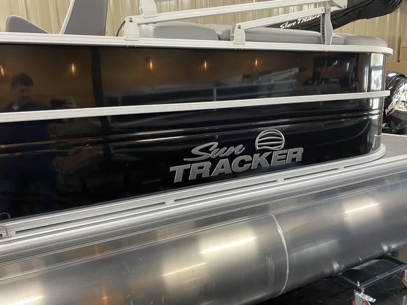 Slide: The Image of Sun Tracker Party Barge 22 RF XP3 2026 - 18