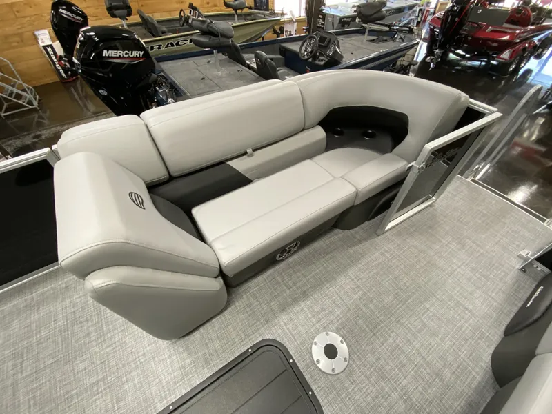 Slide: The Image of Sun Tracker Party Barge 22 RF XP3 2026 - 6