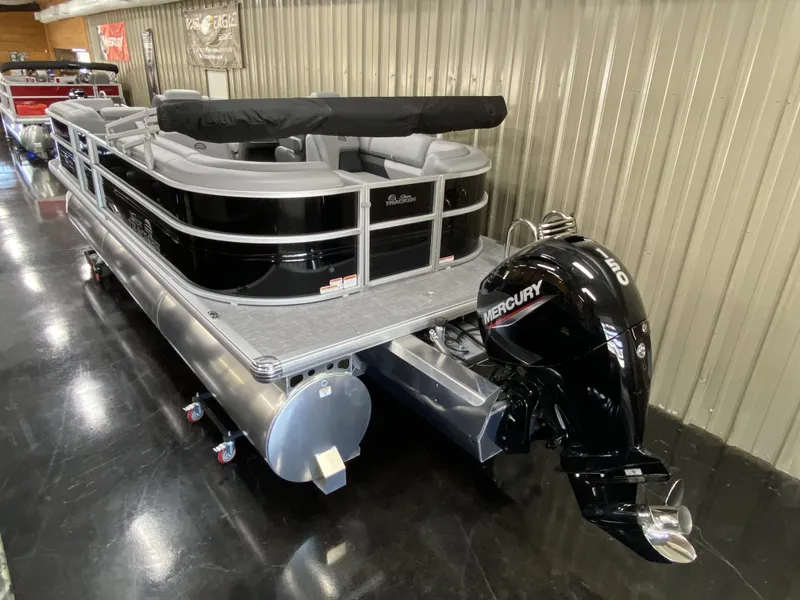 Slide: The Image of Sun Tracker PARTY BARGE XP3 2026 - 10