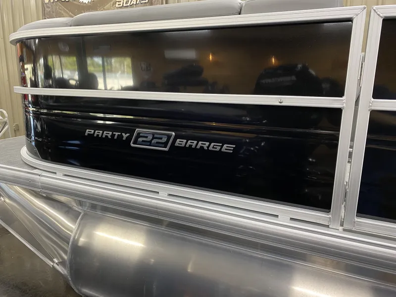 Slide: The Image of Sun Tracker PARTY BARGE XP3 2026 - 11