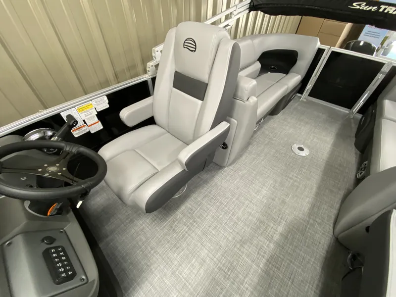 Slide: The Image of Sun Tracker PARTY BARGE XP3 2026 - 7