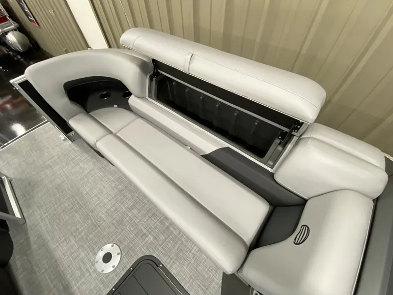 Slide: The Image of Sun Tracker PARTY BARGE XP3 2026 - 8