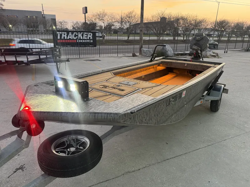 Slide: The Image of Gator-Tail 18x54 Extreme 2023 - 4