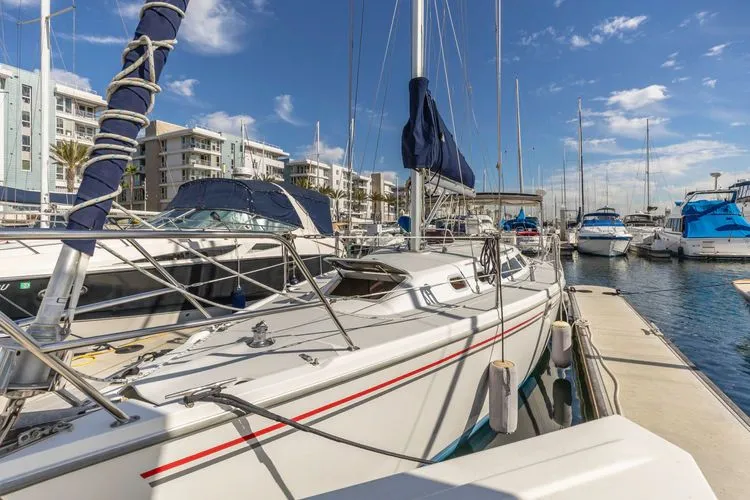 The Image of 2004 Catalina 320 - Image 1 - 1