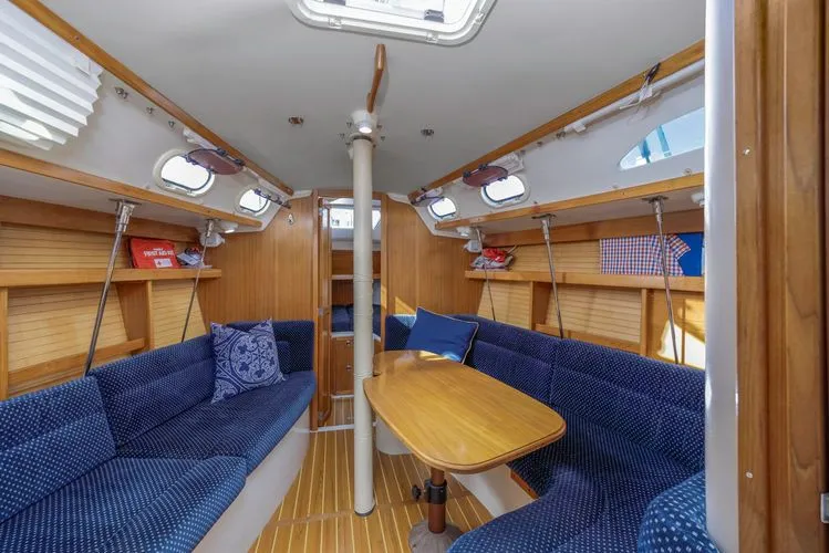 Slide: The Image of 2004 Catalina 320 - Image 24 - 24