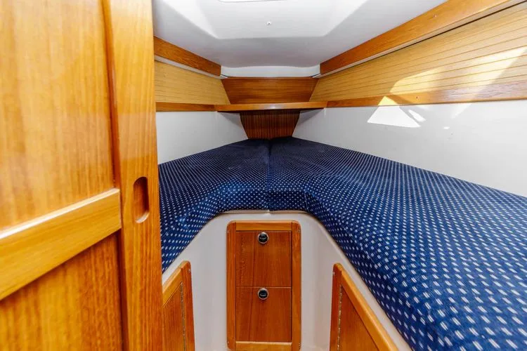 Slide: The Image of 2004 Catalina 320 - Image 25 - 25