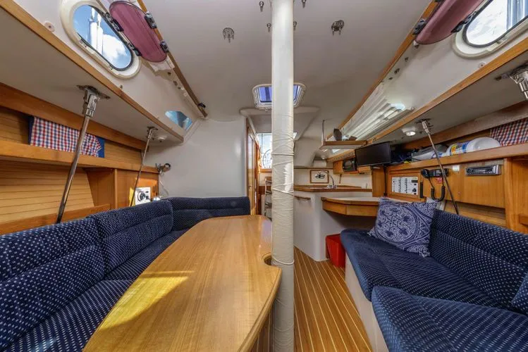 Slide: The Image of 2004 Catalina 320 - Image 26 - 26