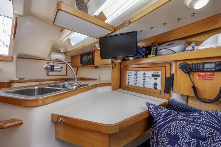 Slide: The Image of 2004 Catalina 320 - Image 27 - 27