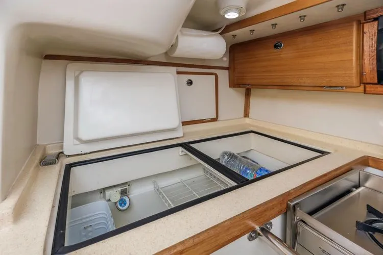 Slide: The Image of 2004 Catalina 320 - Image 29 - 29