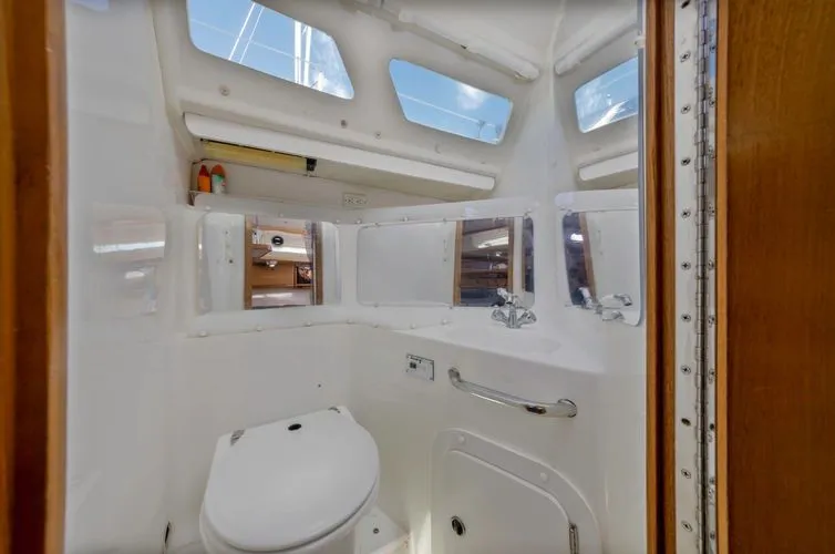 Slide: The Image of 2004 Catalina 320 - Image 30 - 30