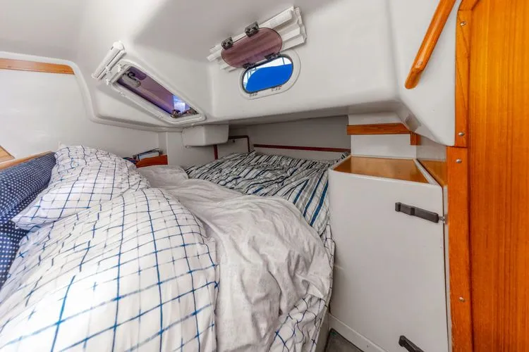 Slide: The Image of 2004 Catalina 320 - Image 32 - 32