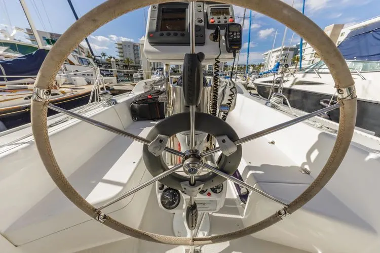 Slide: The Image of 2004 Catalina 320 - Image 5 - 5