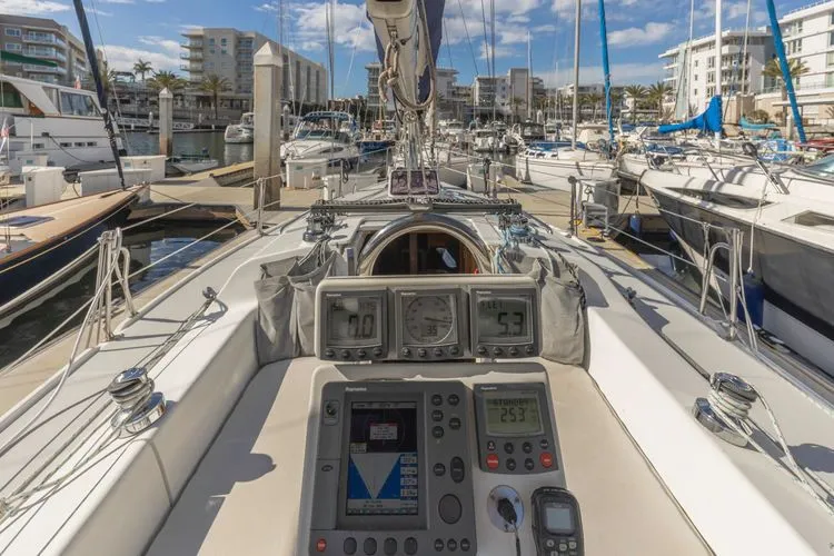 Slide: The Image of 2004 Catalina 320 - Image 6 - 6