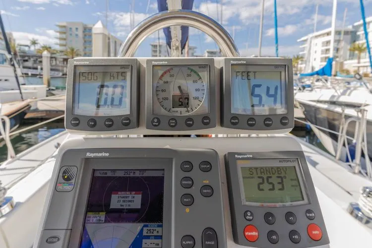 Slide: The Image of 2004 Catalina 320 - Image 7 - 7